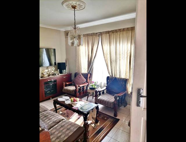 3 BEDROOM TOWNHOUSE FOR SALE IN ISIPINGO RAIL